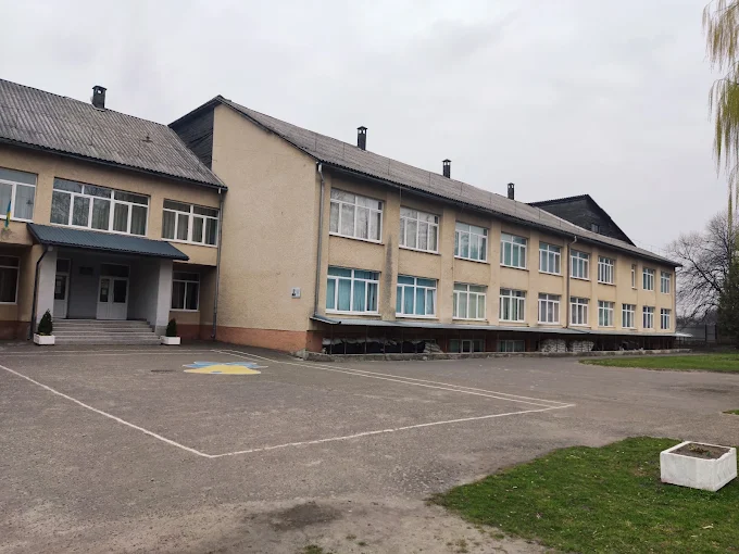 Будівля Глинського закладу освіти, архівне фото